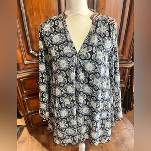 Free People size small bohemian top. Excellent condition.